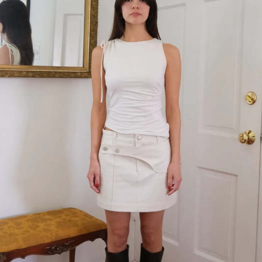 Elegant White Mini Skirt